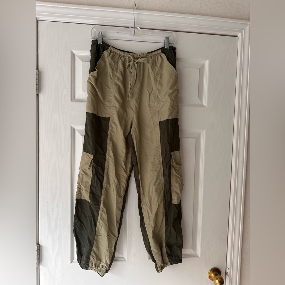 Almost Famous Green and Cream Color Block Cargo Pants W/ Drawstring XL (Juniors)